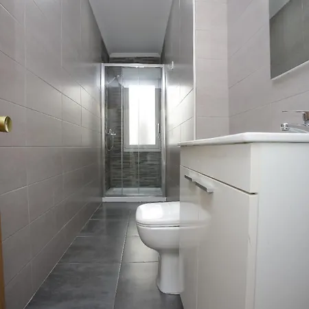 Piso De 4 A Un Paso Del Centro De * Oviedo