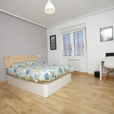 Piso De 4 A Un Paso Del Centro De Apartment Oviedo